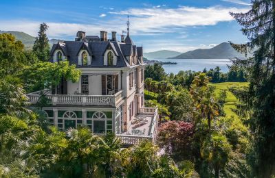 Historic Villa for sale Luino, Lombardy, Image 2/38