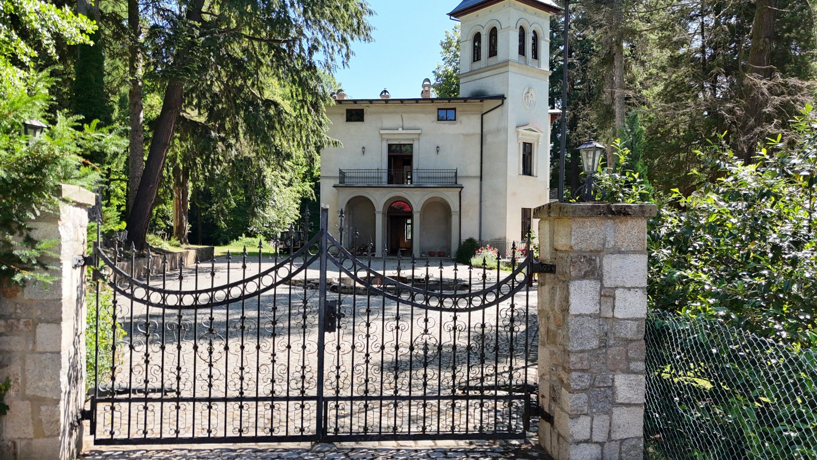 Photos Italian-style tower villa at the foot of the Giant Mountains in Poland