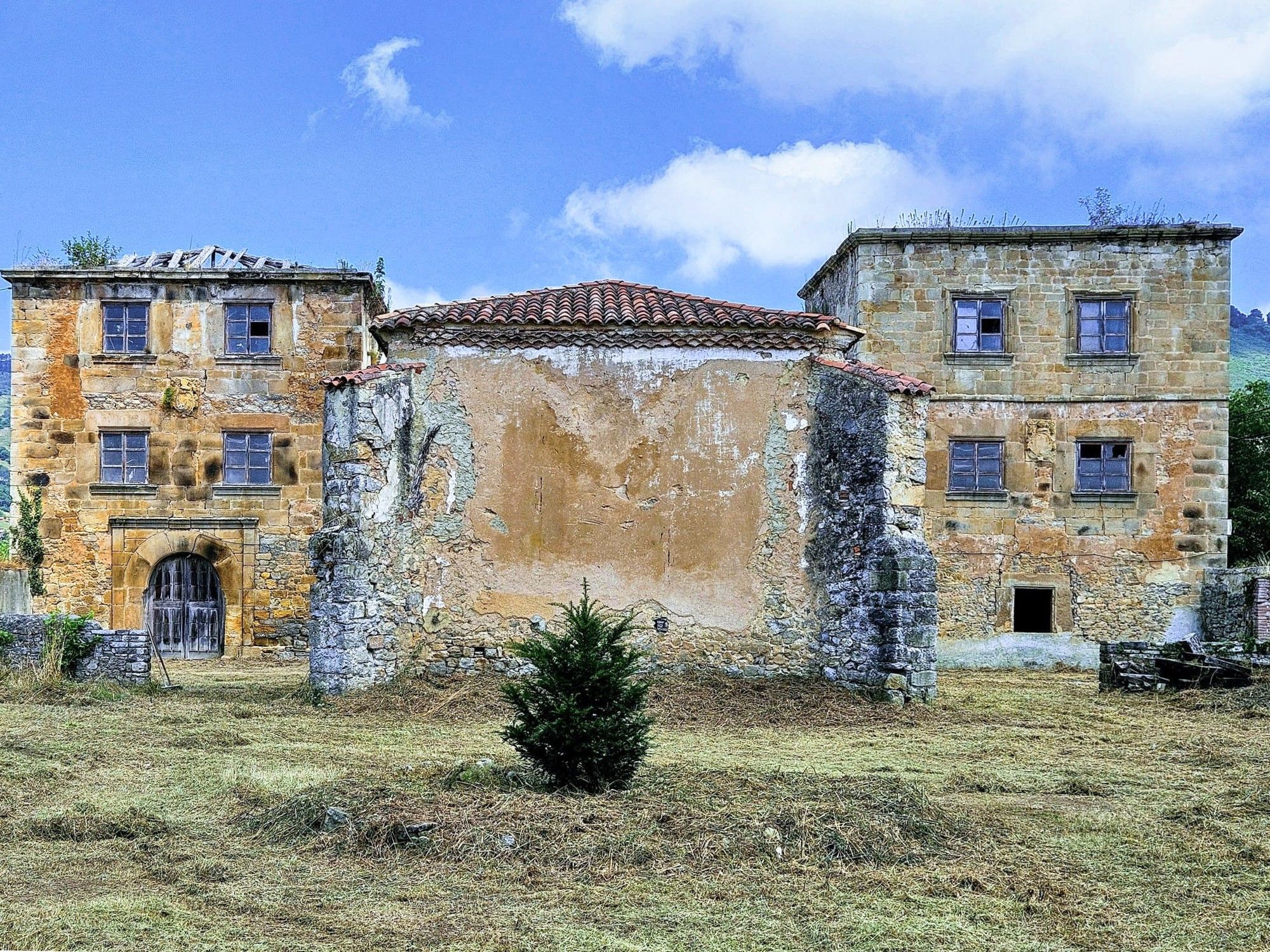 Photos 16th Century Palacio in Need of Renovation on the Camino de Santiago