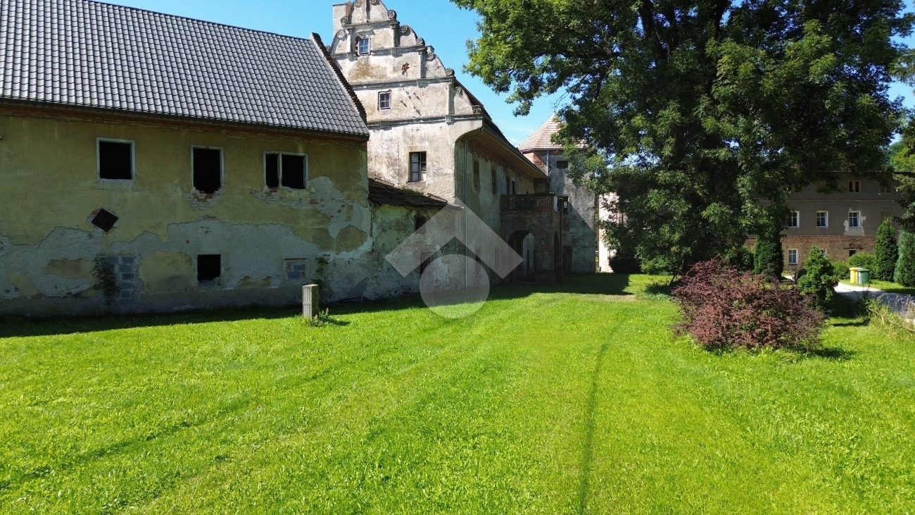 Photos 17th Century Manor House with Park and Outbuildings in Radochów (Kłodzko County)