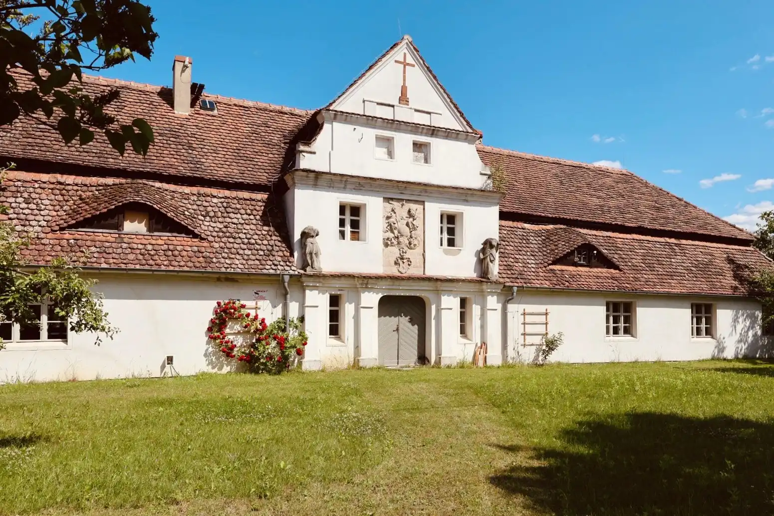 Photos Polish country manor with heat pump