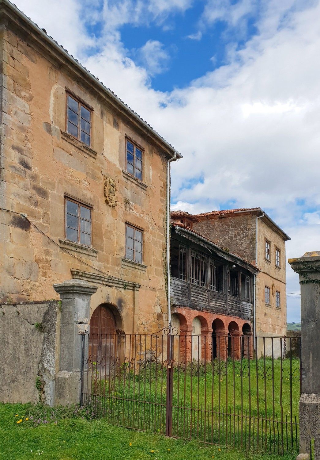 Photos 16th Century Palacio in Need of Renovation on the Camino de Santiago