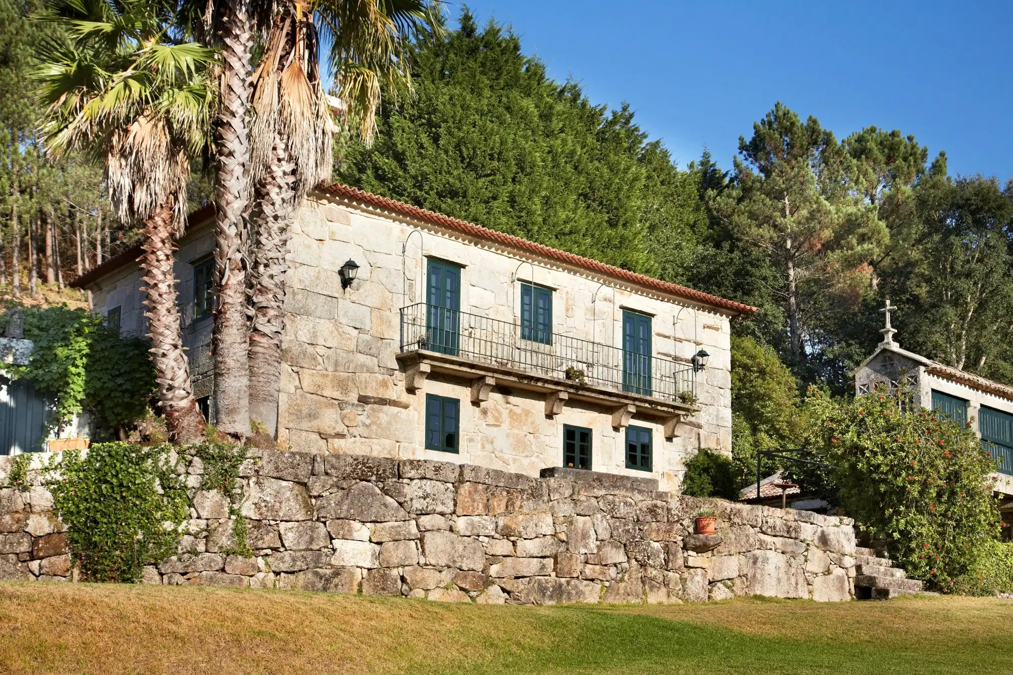 Photos Historic parish house in Galicia with 2.7 acres of land, chapel and swimming pool