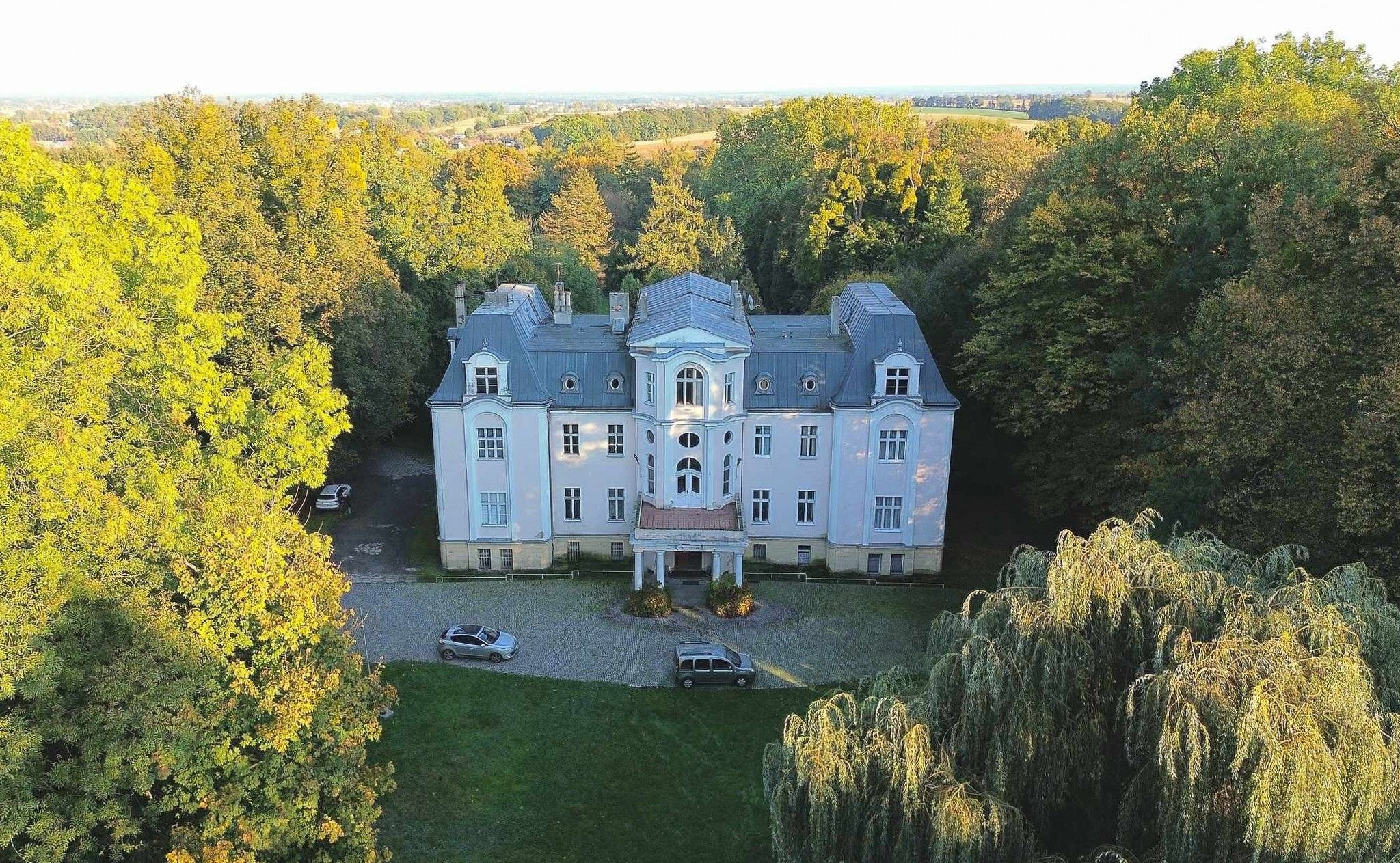 Photos Neorenaissance manor in with parkland