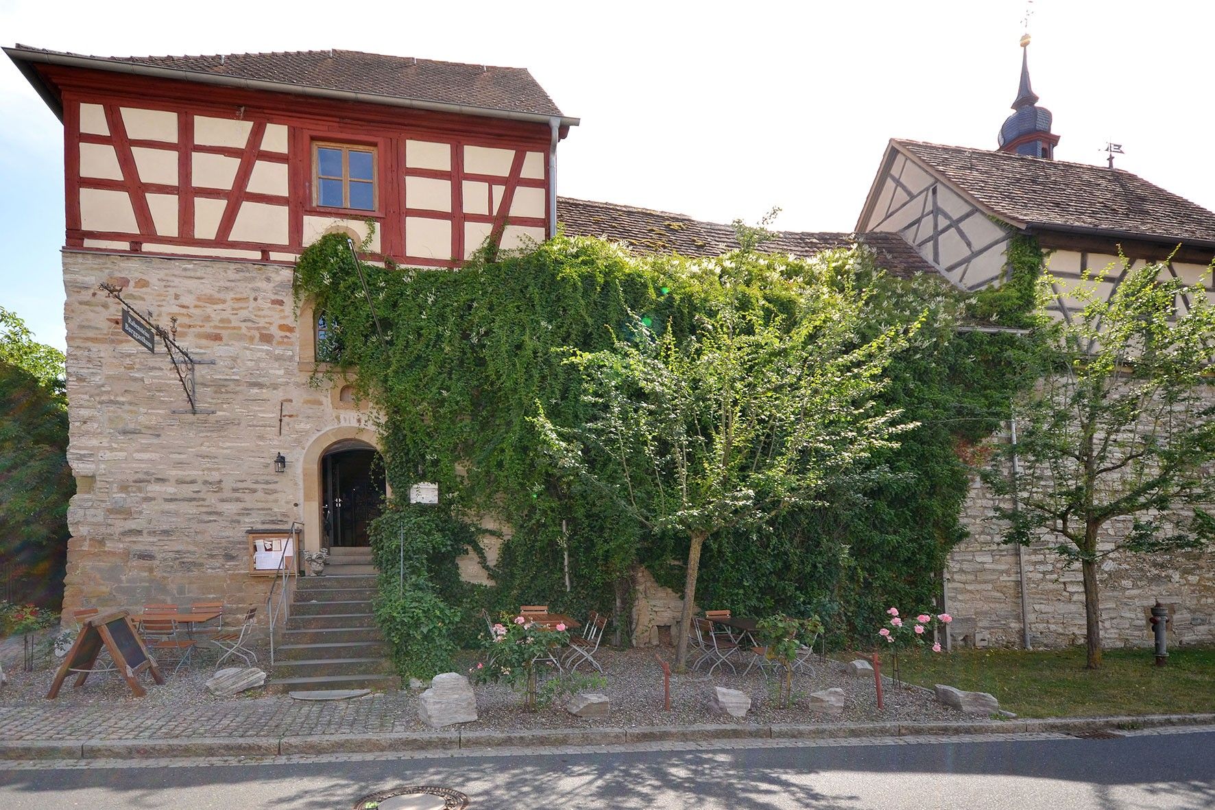 Photos Historic church fortress property with outbuildings near Würzburg
