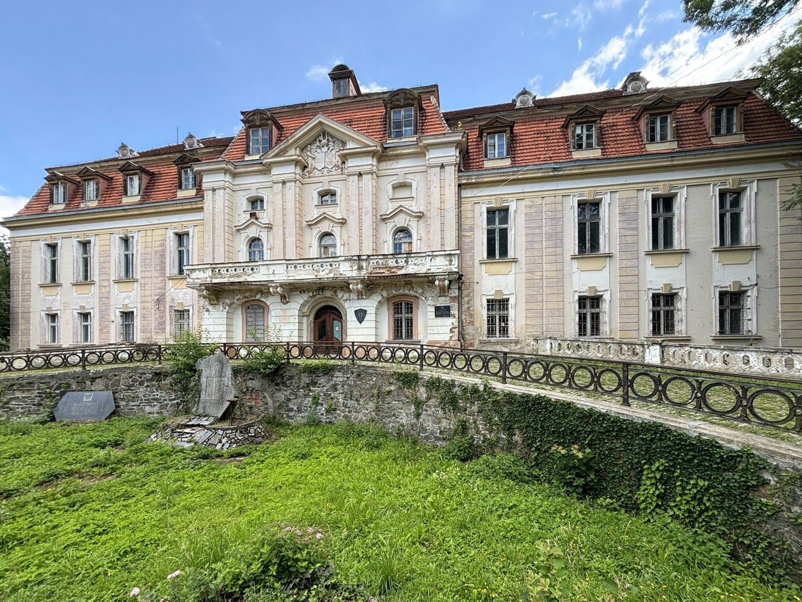 Photos Pałac w Roztoczniku – Neo-Baroque Castle in Lower Silesia