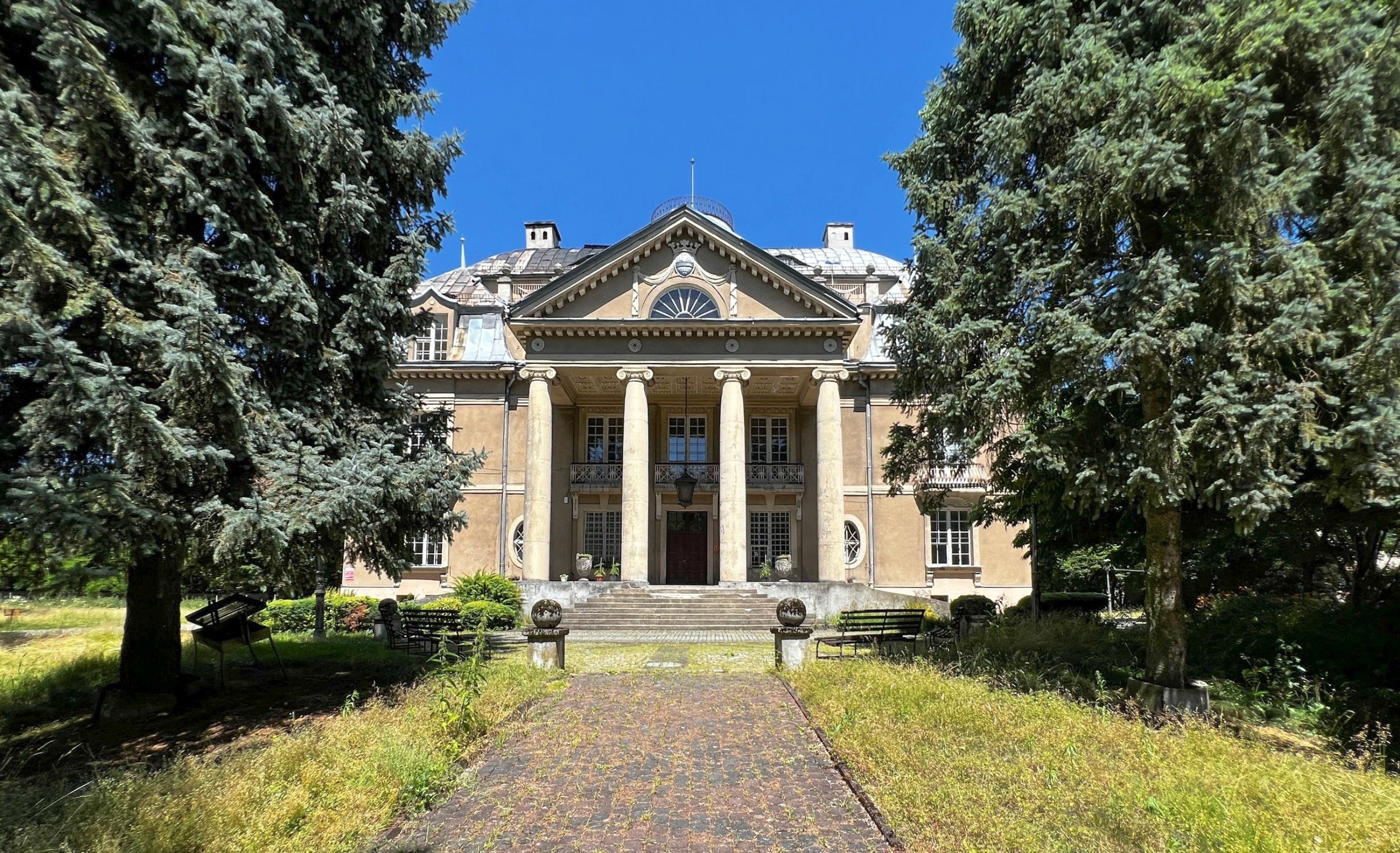 Photos Palace in Łubie: Neoclassical Gem in Lubie, Silesia