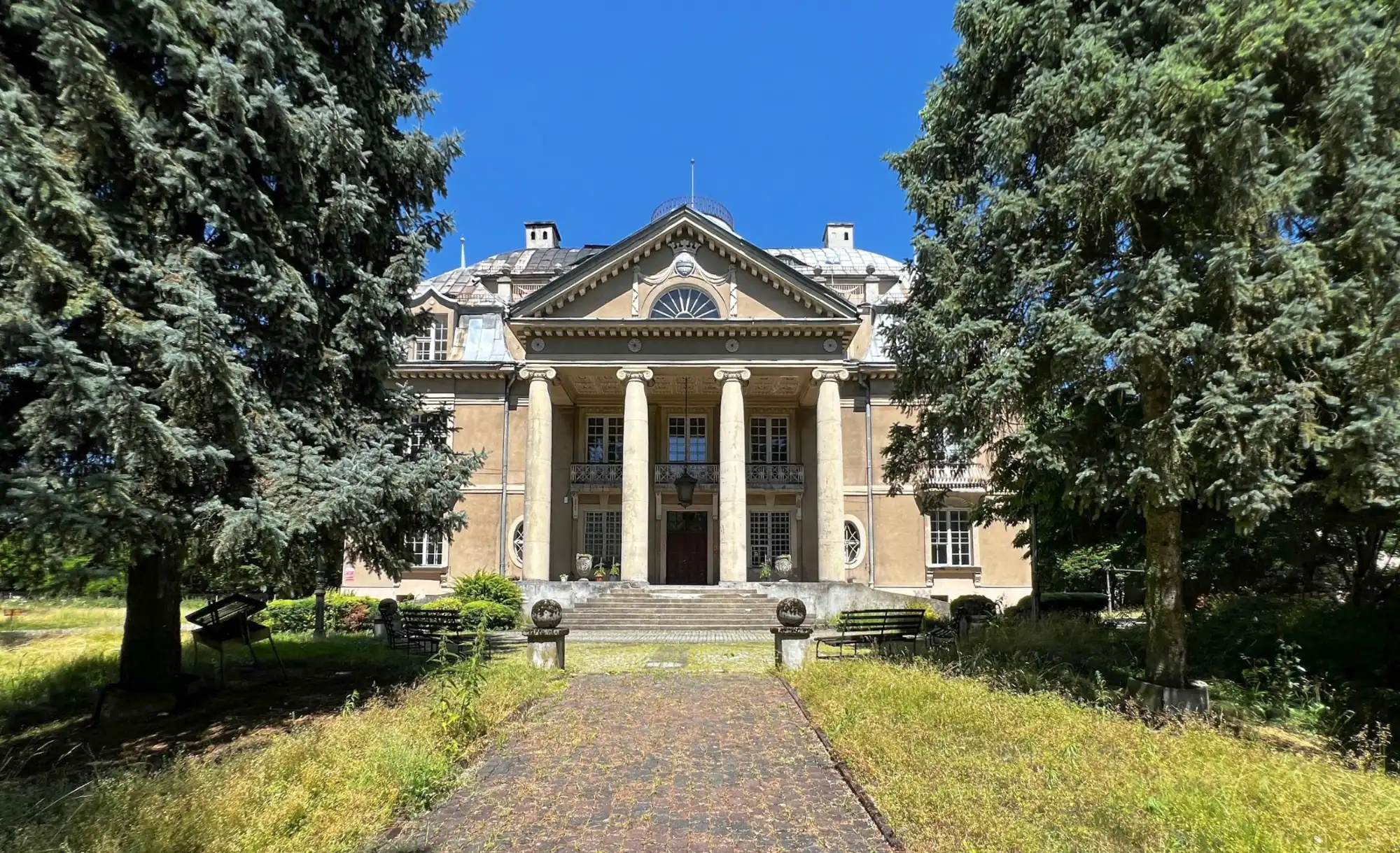 Photos Listed neoclassical country house in Łubie Górne
