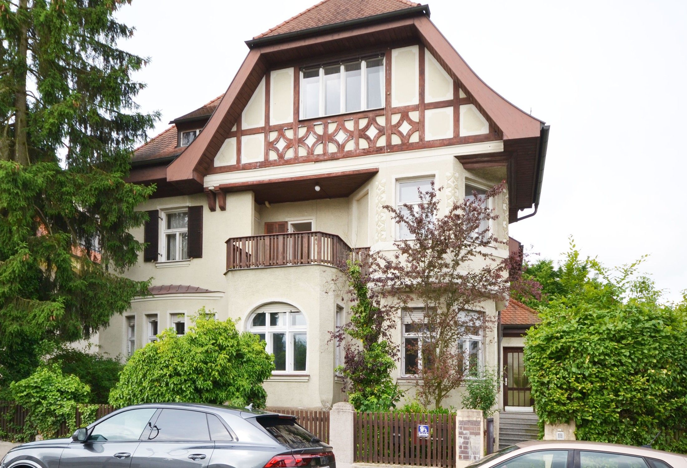 Photos Charming Early 20th Century Villa Designed by Architect Albert Uhlmann