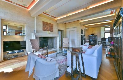 Historic property for sale Uzès, Occitania, Image 9/25