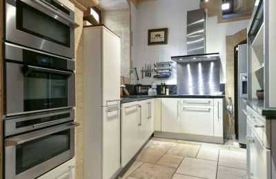 Historic property for sale Uzès, Occitania, Image 11/25