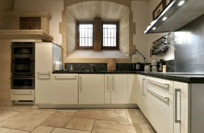 Historic property for sale Uzès, Occitania, Image 12/25