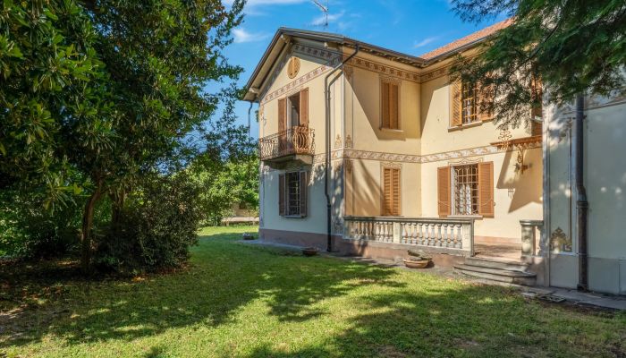 Historic Villa for sale 28040 Lesa, Piemont,  Italy