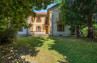 Historic Villa for sale 28040 Lesa, Piemont, Front view