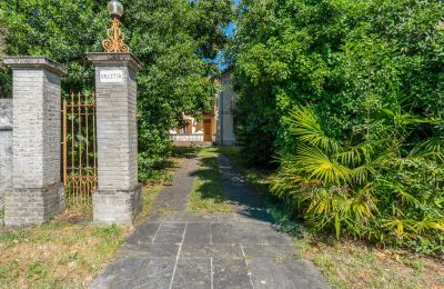 Historic Villa for sale 28040 Lesa, Piemont, Access