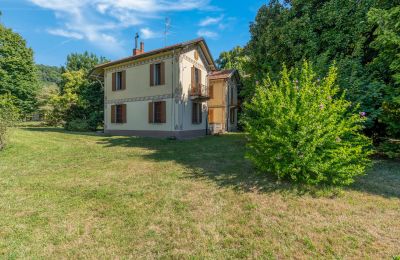 Historic Villa for sale 28040 Lesa, Piemont, Side view