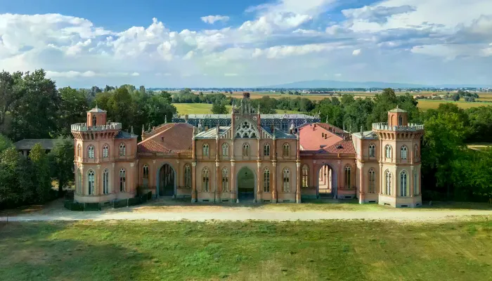 Buying a historic property abroad: save money with a currency broker April 2026