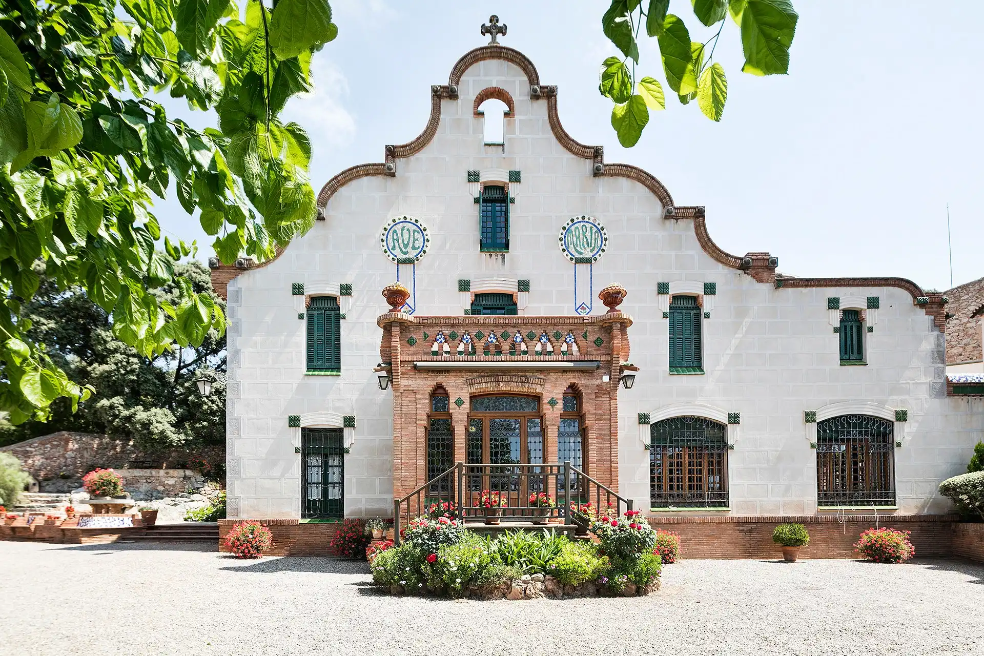Photos Estate near Barcelona with castle and 390 acres of land