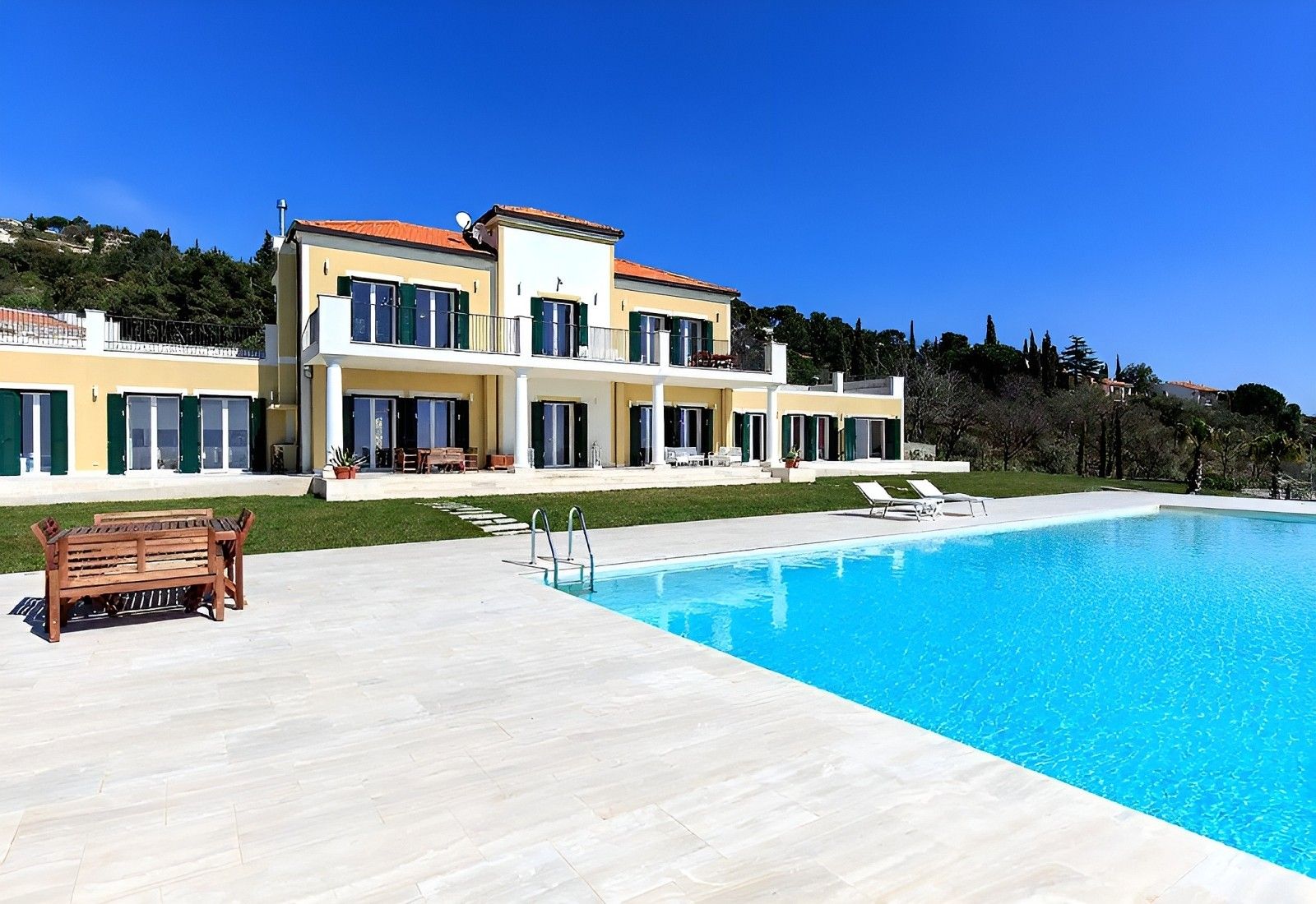Photos Historic estate with sea view in Liguria - comprehensively restored in 2010