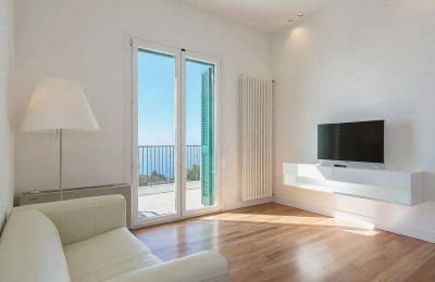 Historic Villa for sale Cipressa, Liguria, Image 32/44