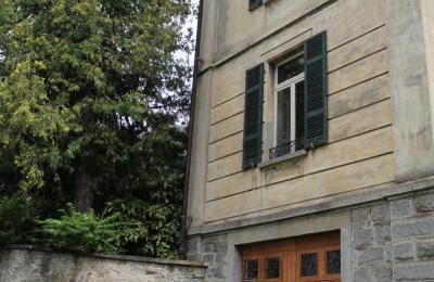 Historic Villa for sale Faido, Ticino, ingresso garage