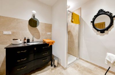 Historic property for sale Uzès, Occitania, Image 10/34