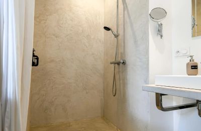 Historic property for sale Uzès, Occitania, Image 15/24