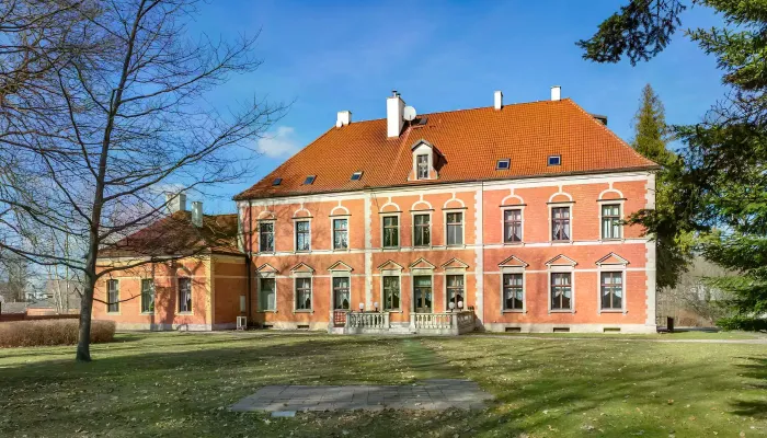 Manor in Leźno near Gdańsk available for lease December 2025