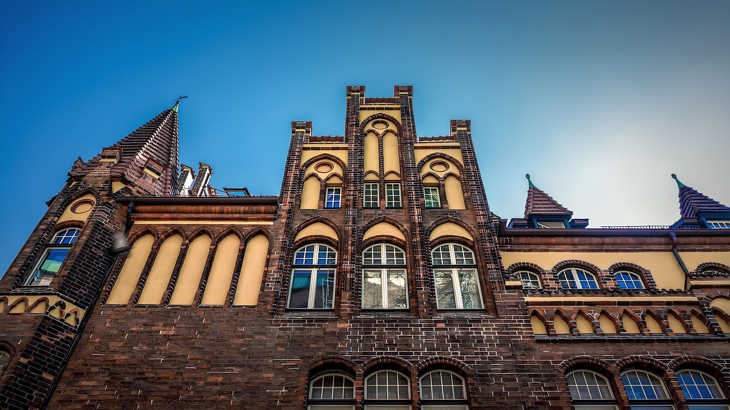 Photos Neo-Gothic Townhouse in Berlin