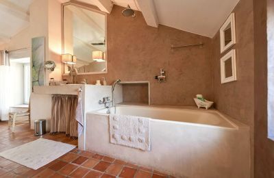 Historic property for sale Goudargues, Occitania, Image 17/21