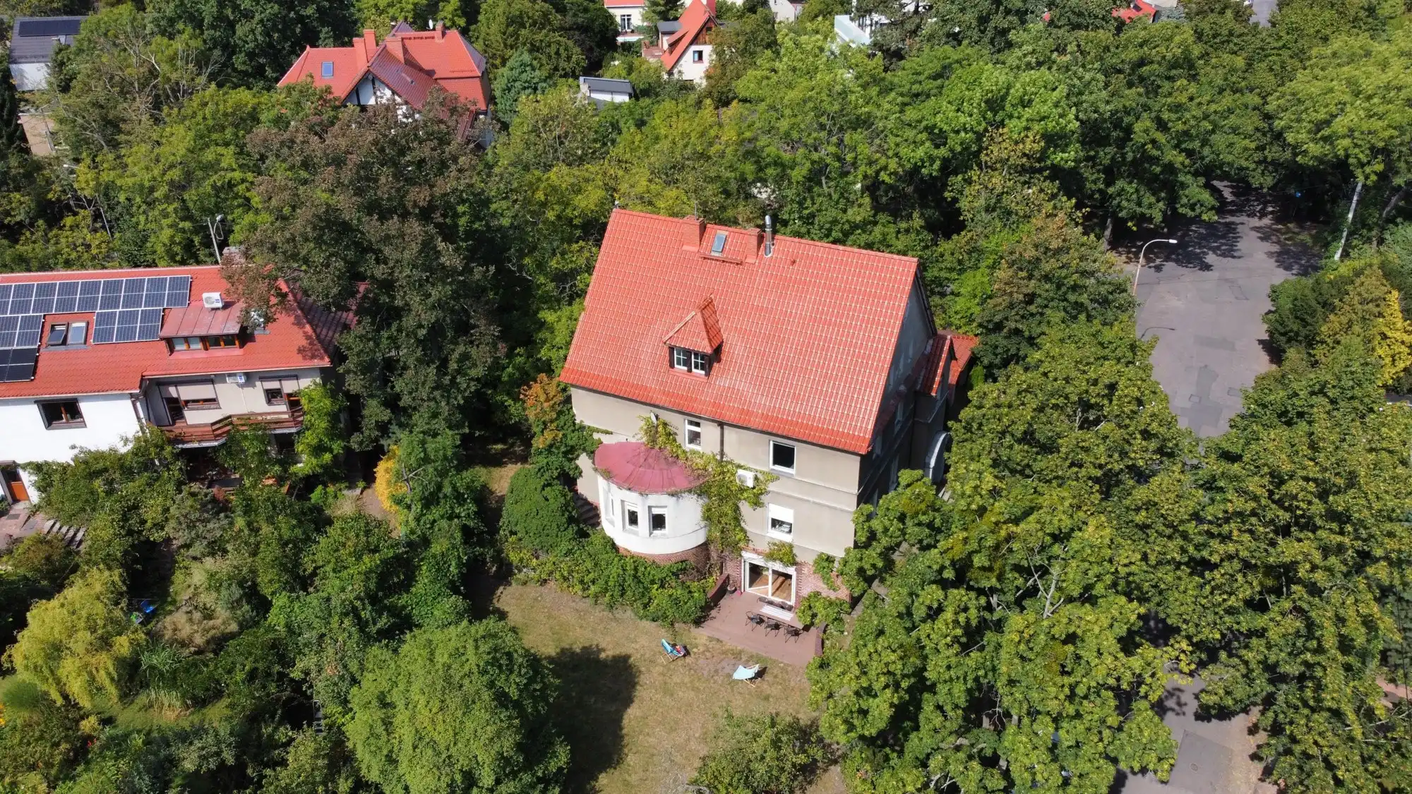Photos Villa mit Garten in Breslau - Wohnen und Gewerbe