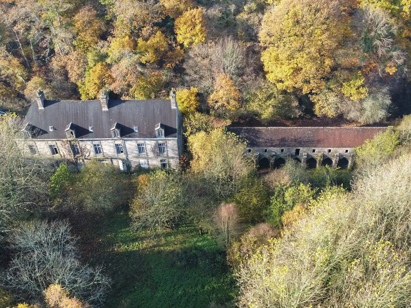 Photos Former Abbey with romantic ruins