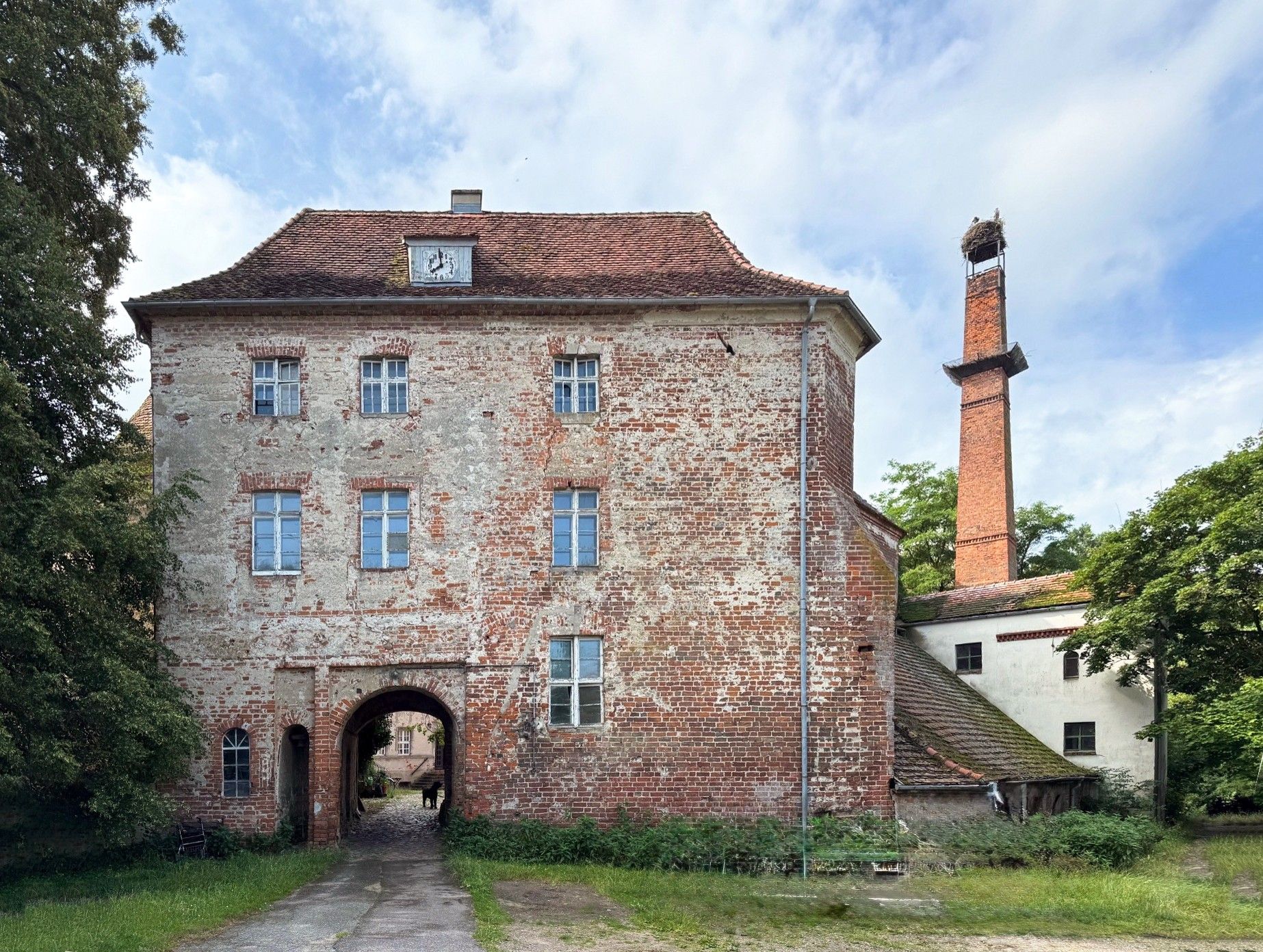 Photos Castle Goldbeck in Brandenburg by local authority for sale