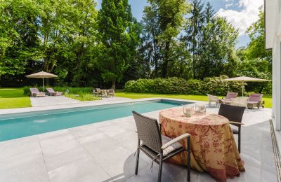Castle for sale 4693 Desselbrunn, Upper Austria, Die Terrasse lädt mit schönem Blick ein 