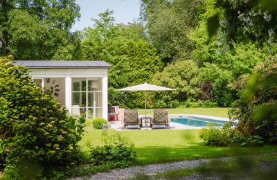 Castle for sale 4693 Desselbrunn, Upper Austria, Blick vom weitläufigen Schlossgarten in Richtung Poollandschaft 