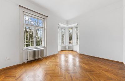 Historic Villa for sale Währing, Vienna, Der Salon mit Erker im Erdgeschoss der Villa