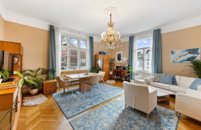 Historic Villa for sale Währing, Vienna, Der freundliche und geräumige Wohnbereich im Obergeschoss