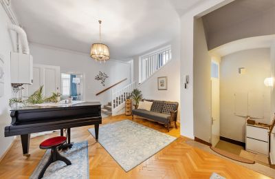 Historic Villa for sale Währing, Vienna, Das helle Entrée in der Bel Étage