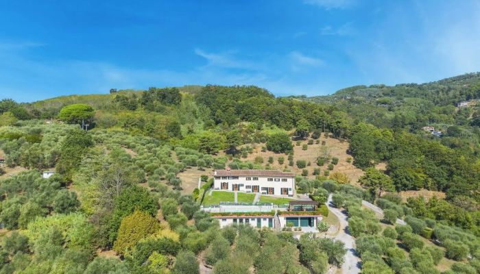 Villa Marsetti in Montecatini Terme – 24.7 acres of land in a panoramic location