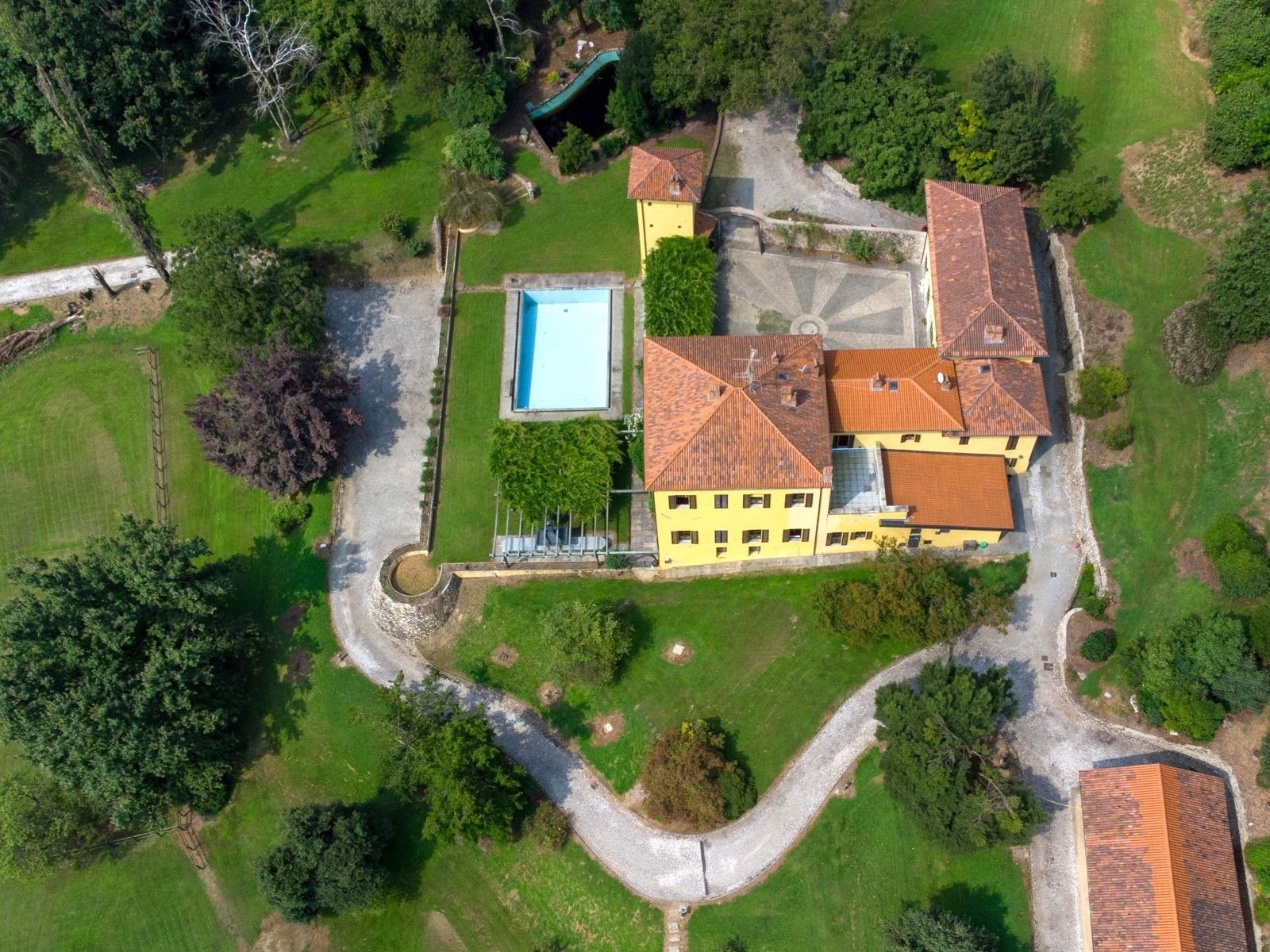 Photos 18th-Century Estate with Panoramic Views in Piedmont