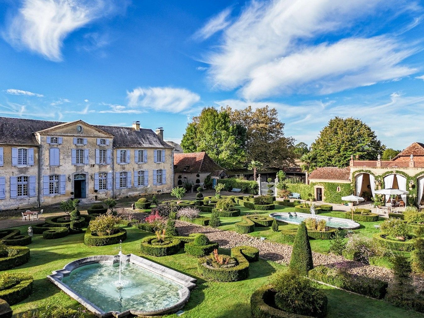 Photos Manor house with gardens near Pau