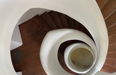 Castle for sale 84375 Kirchdorf am Inn, Hofmarkstraße 2, Bavaria, Treppenhaus: große Wendeltreppe von EG bis DG