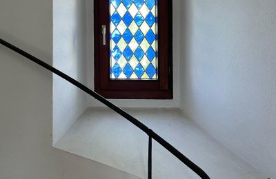 Castle for sale 84375 Kirchdorf am Inn, Hofmarkstraße 2, Bavaria, Treppenhaus: bleiverglaste Fenster