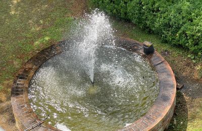 Castle for sale 84375 Kirchdorf am Inn, Hofmarkstraße 2, Bavaria, großer Springbrunnen