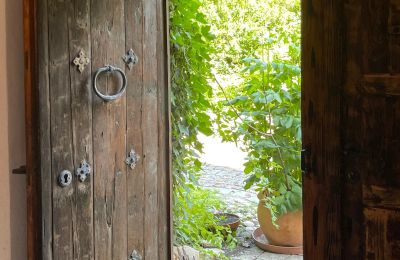 Castle for sale 84375 Kirchdorf am Inn, Hofmarkstraße 2, Bavaria, Schlosstor mit Tür in Tür