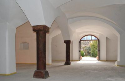 Castle for sale 84375 Kirchdorf am Inn, Hofmarkstraße 2, Bavaria, Gewölbehalle mit antiken Adneter-Marmorsäulen, FBH (9 Segmente)
