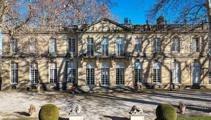 Chateau near Forcalquier - classical masterpiece with French garden