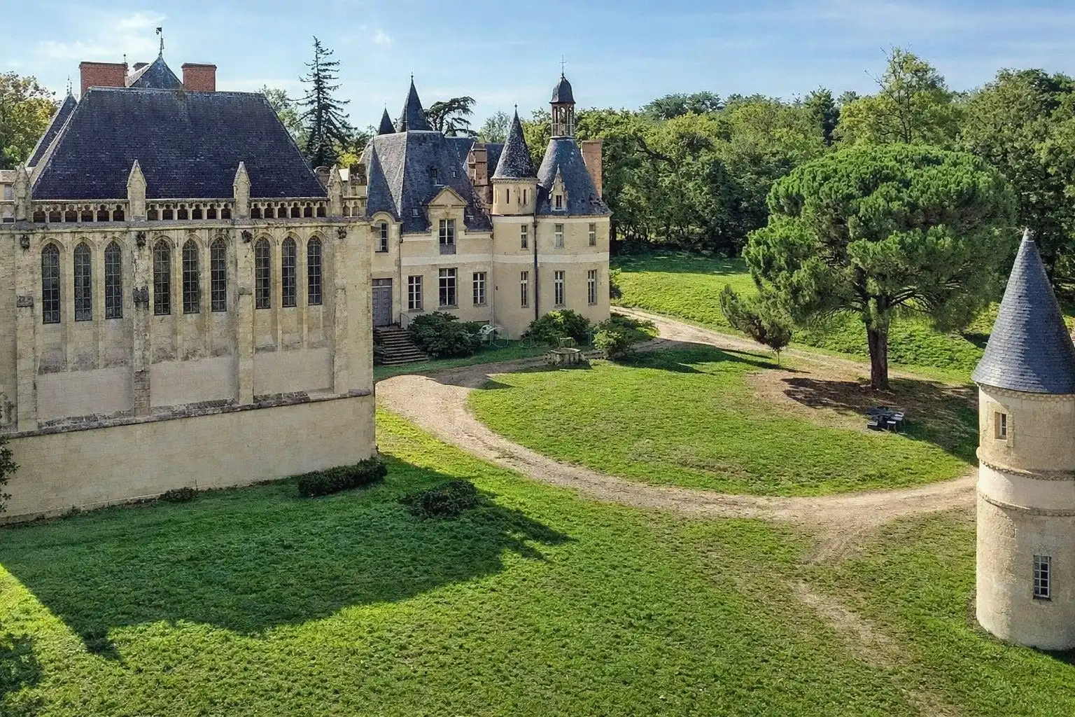Photos Listed 18th-century château estate in Gers