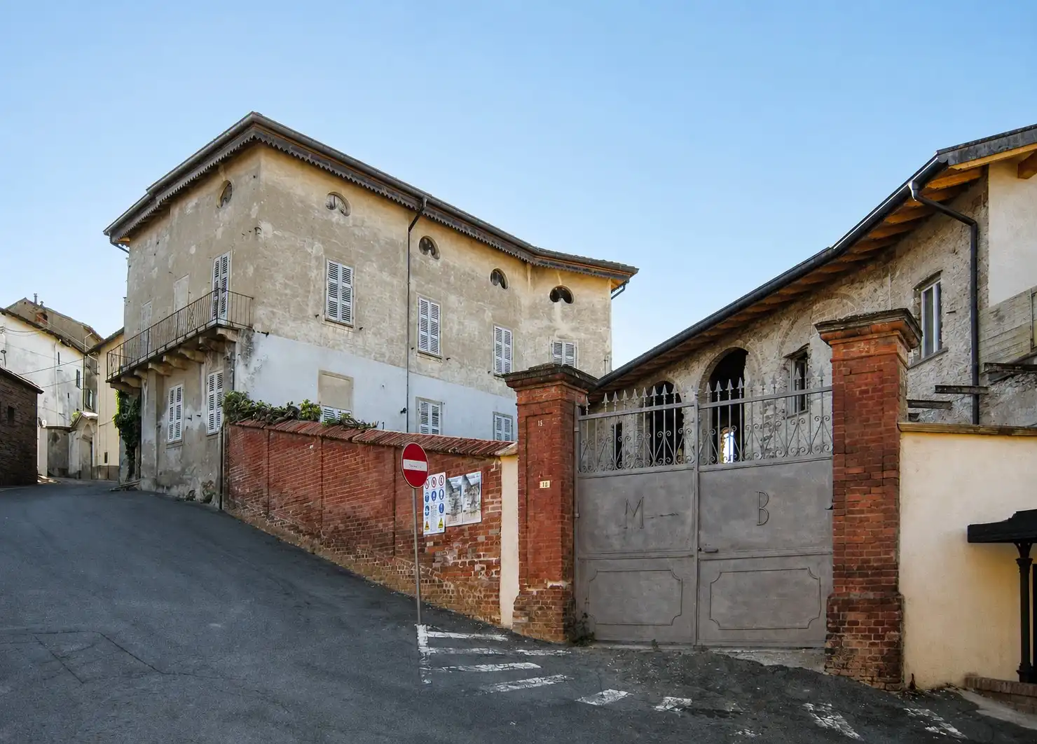 Photos Historic townhouse / palazzo with frescoed ballroom near Alessandria