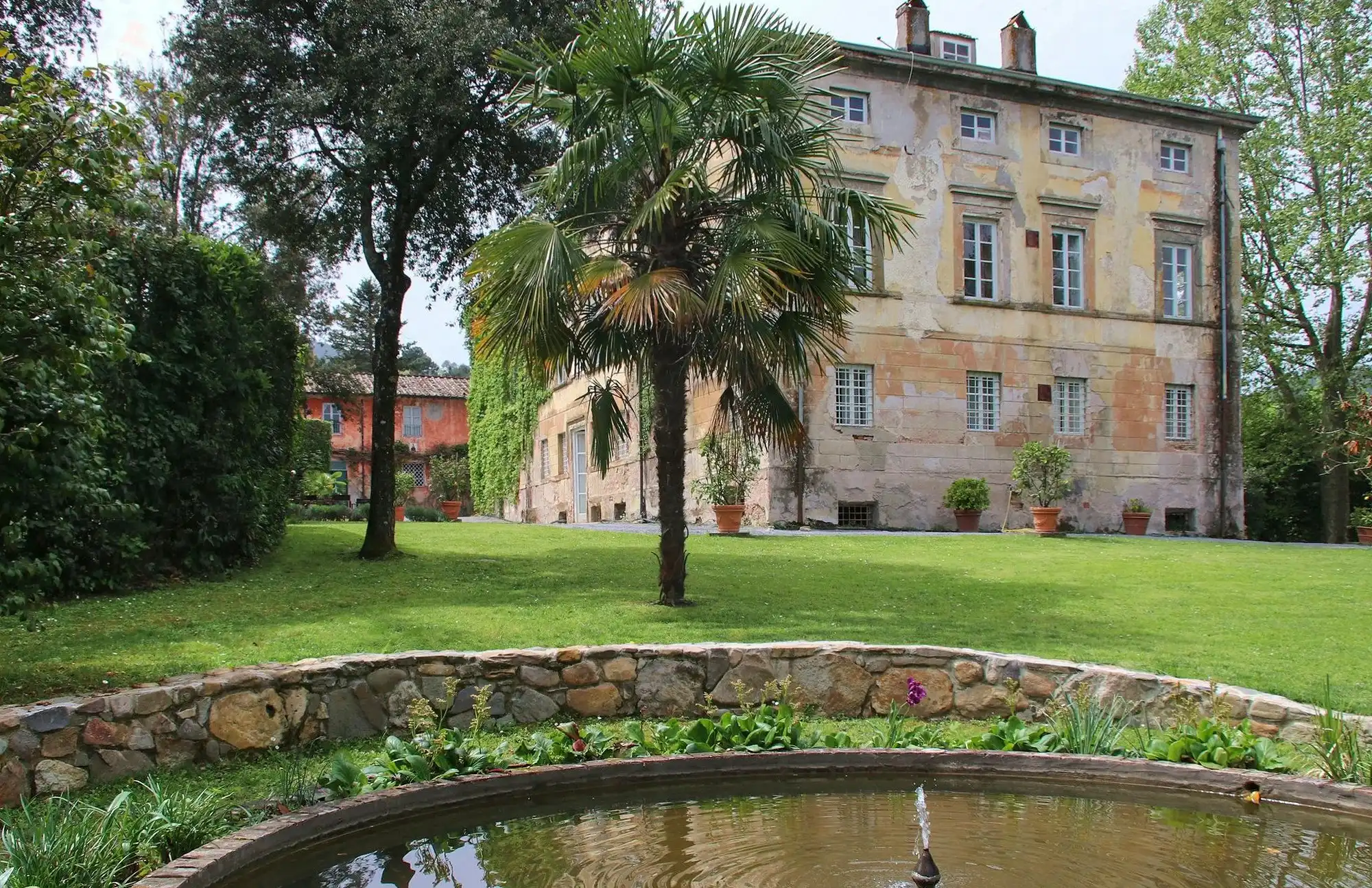 Photos Period property near Lucca with business opportunity - 12.4 acres of grounds